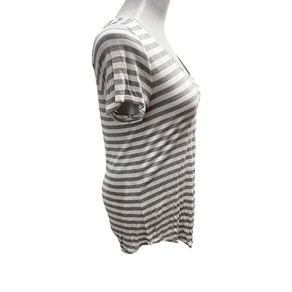 Apt. 9 Women's Gray White Striped Basic V Neck T-Shirt SIZE Large - Picture 3 of 6